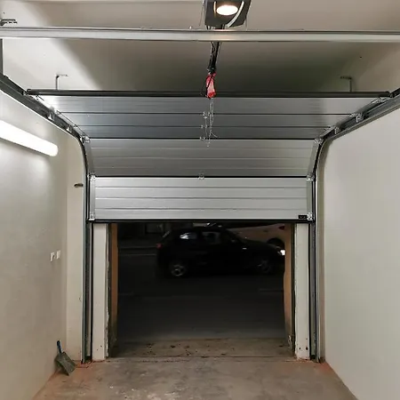 아파트 Haas Stojanova With Parking *