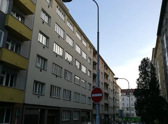 Haas Stojanova With Parking Апартаменты Брно