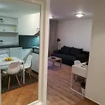 아파트 Haas Stojanova With Parking *