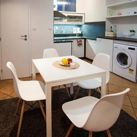 Haas Stojanova With Parking