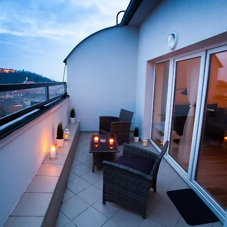 Haas Stojanova With Parking アパート ブルノ