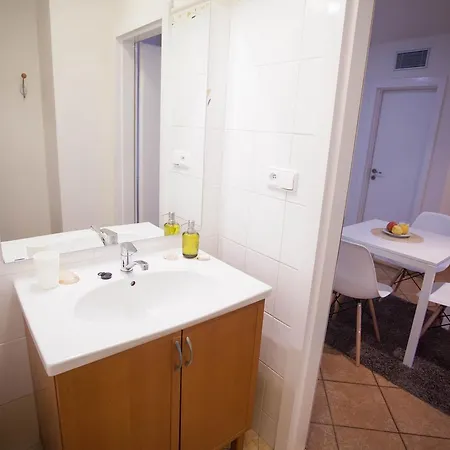 Haas Stojanova With Parking