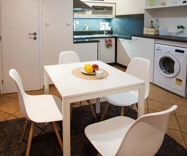 Haas Stojanova With Parking