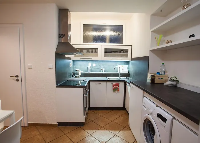 Haas Stojanova With Parking Lägenhet *